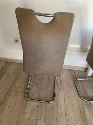 Mesa com 4 sillas 