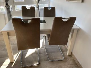 Mesa com 4 sillas 