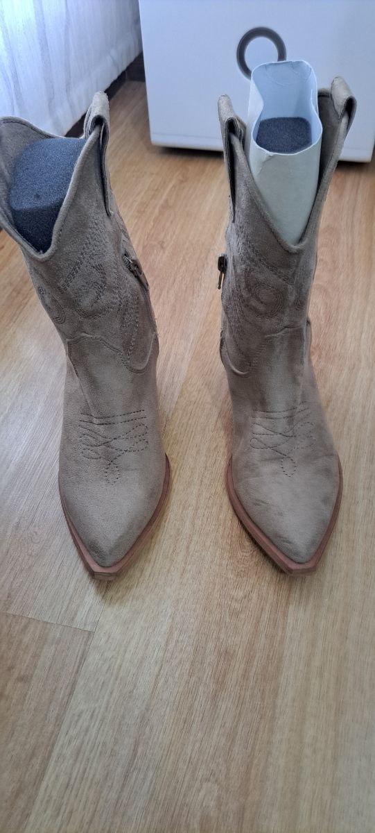 Botines Cawboy tacón .