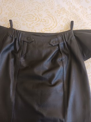 Falda joya de piel