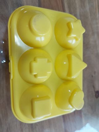 Huevos encajables TOMY