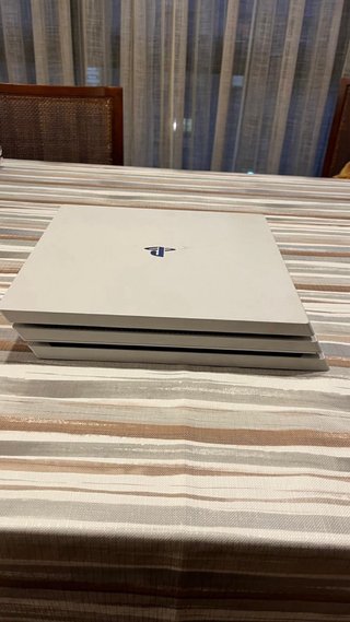 PS4 pro 4k edición limitada 1TB
