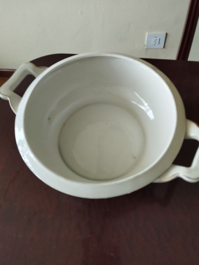 Sopera y plato de porcelana antiguos