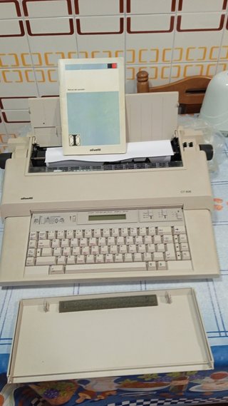 MAQUINA DE ESCRIBIR ELECTRICA