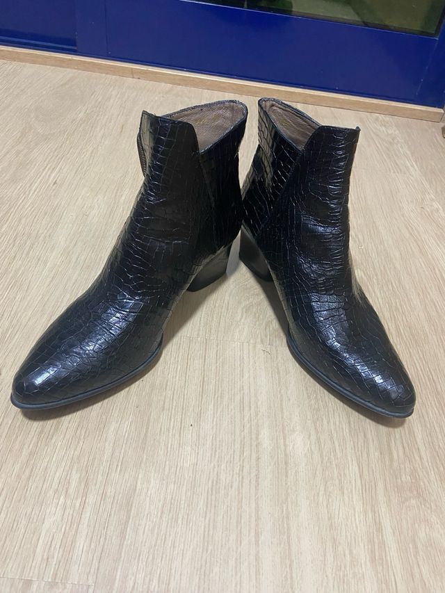 Botin de piel negro