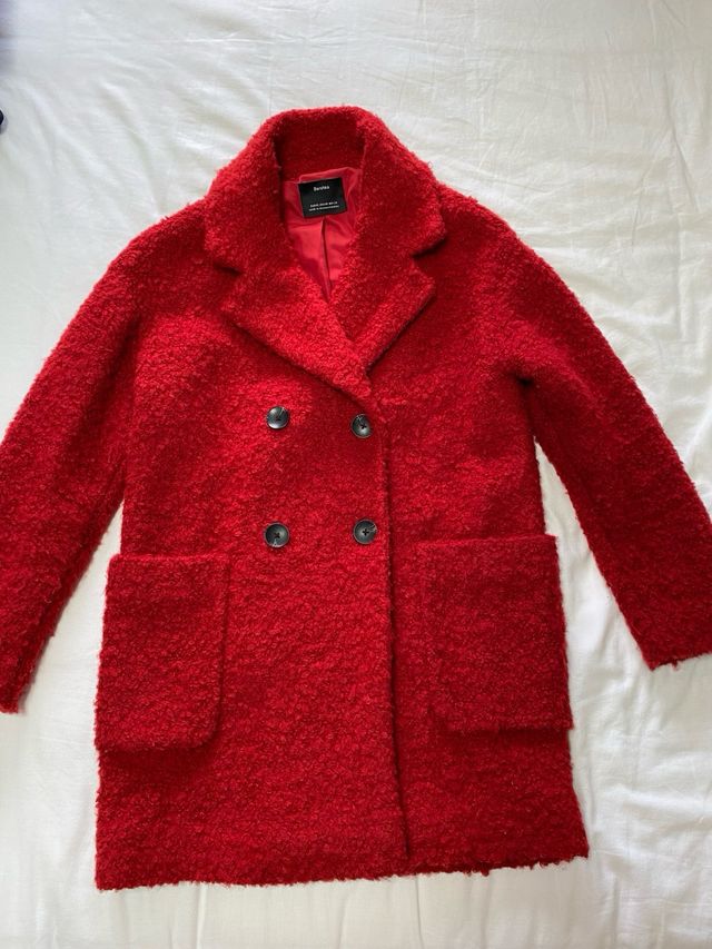 Abrigo rojo bershka