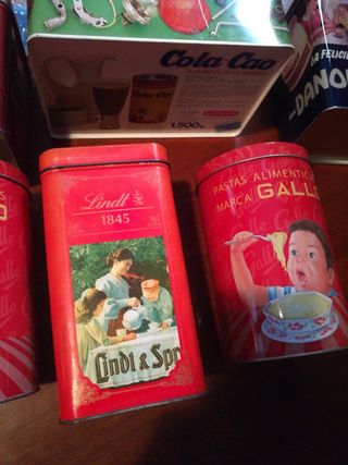 Cajas latas vintage y cenicero castro