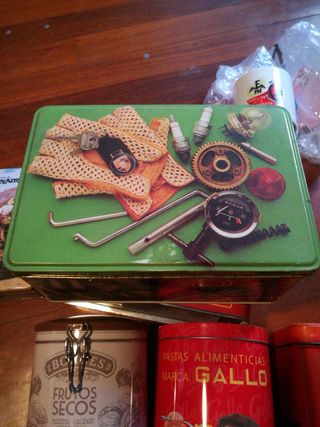 Cajas latas vintage y cenicero castro