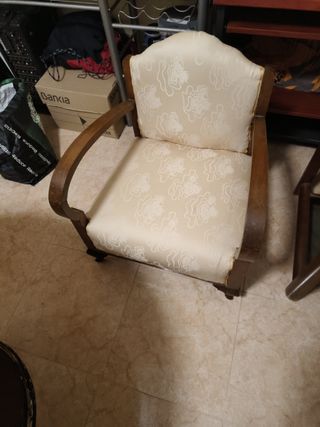 Sillon pequeño antiguo