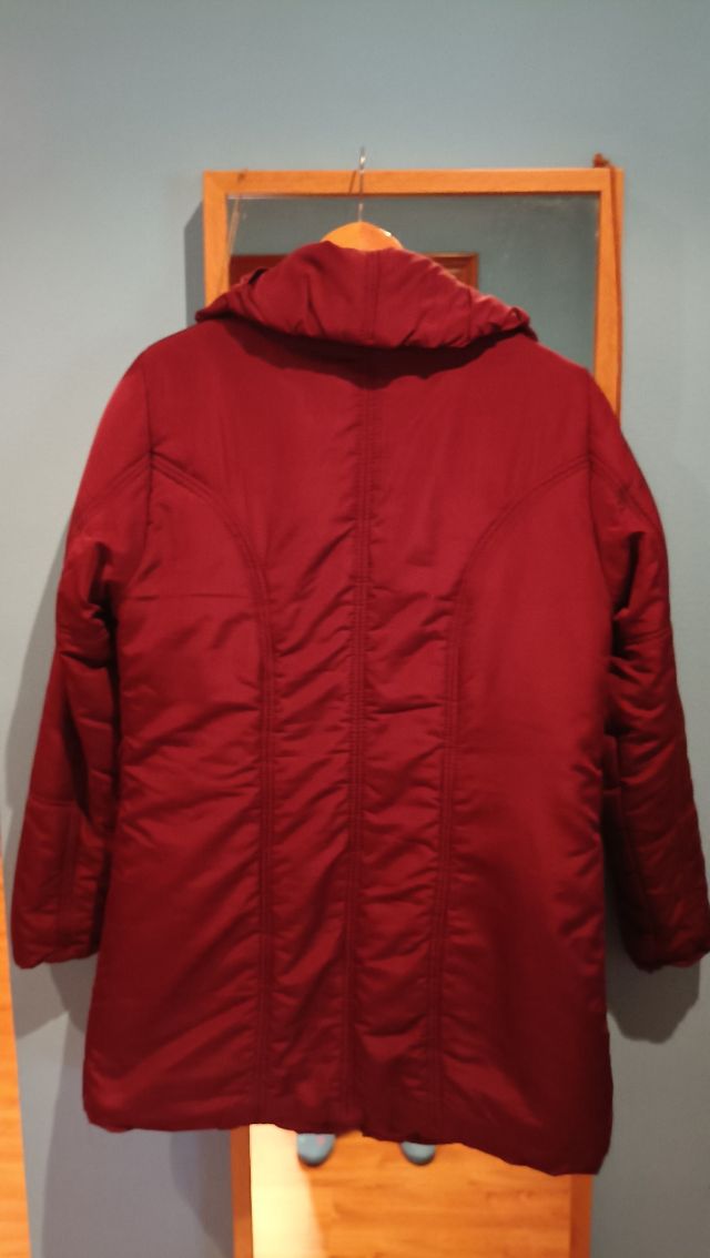 Chaquetón tres cuartos burdeos