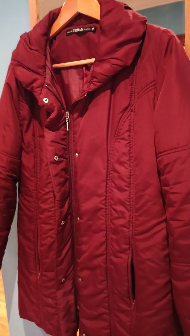 Chaquetón tres cuartos burdeos