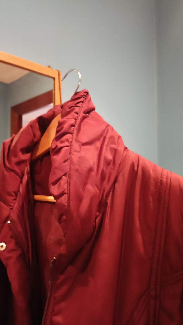 Chaquetón tres cuartos burdeos