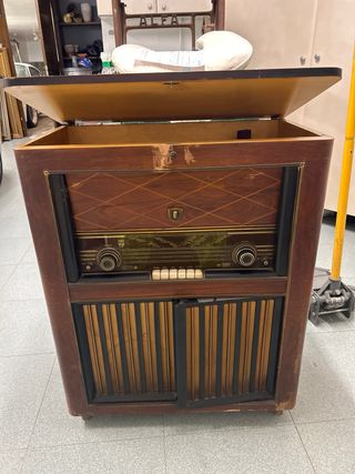 Mueble radio tocadiscos antiguo Philips 1954