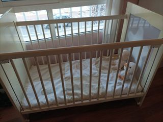Cuna y cajonera a juego