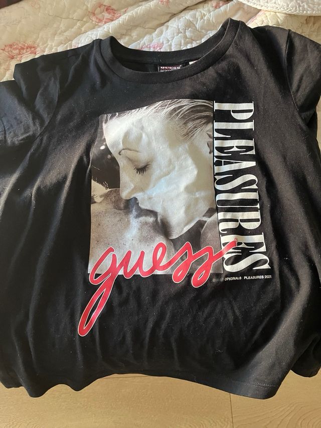 Camiseta negra de guess