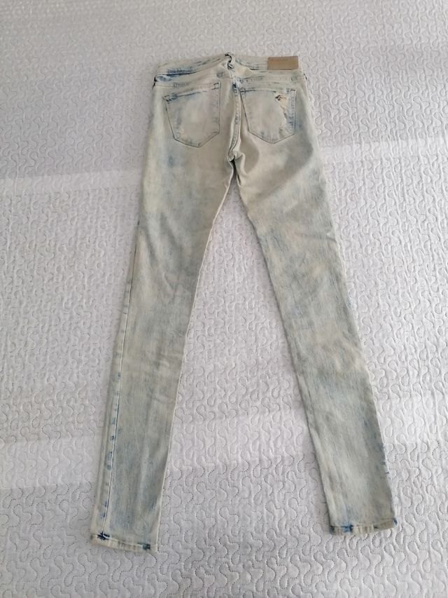 Vaquero pitillo H&M rotos y desgastados