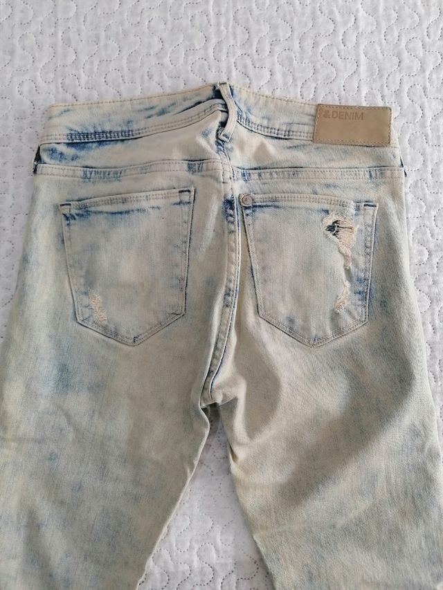 Vaquero pitillo H&M rotos y desgastados