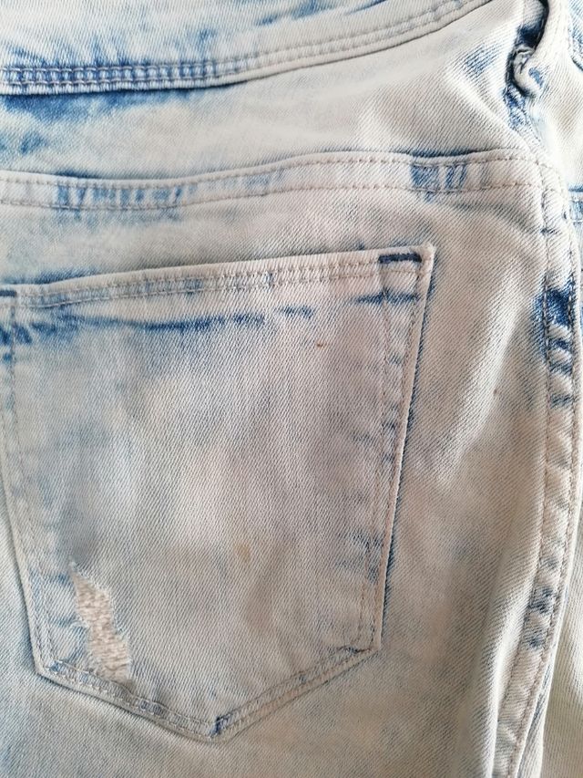 Vaquero pitillo H&M rotos y desgastados