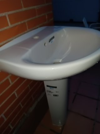 Lavabo con pie, Roca