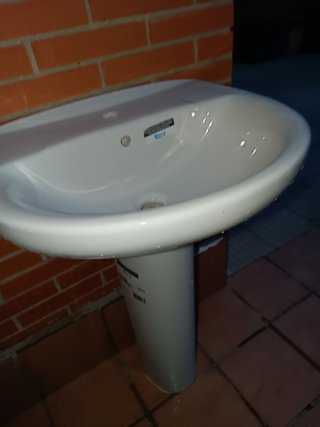 Lavabo con pie, Roca