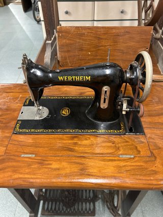 Maquina de coser antigua Werthein