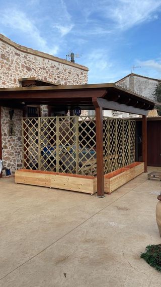 Sofás de palets , jardineras etc.