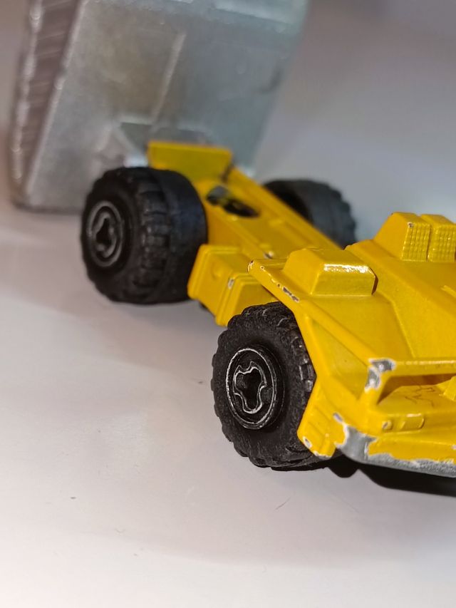 CAMION BENNE CARRIERE VOLQUETE 1/64 MAJORETTE