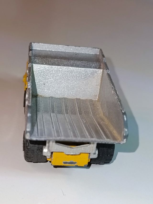 CAMION BENNE CARRIERE VOLQUETE 1/64 MAJORETTE