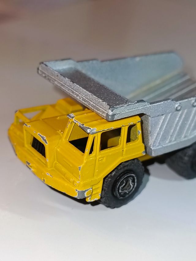 CAMION BENNE CARRIERE VOLQUETE 1/64 MAJORETTE
