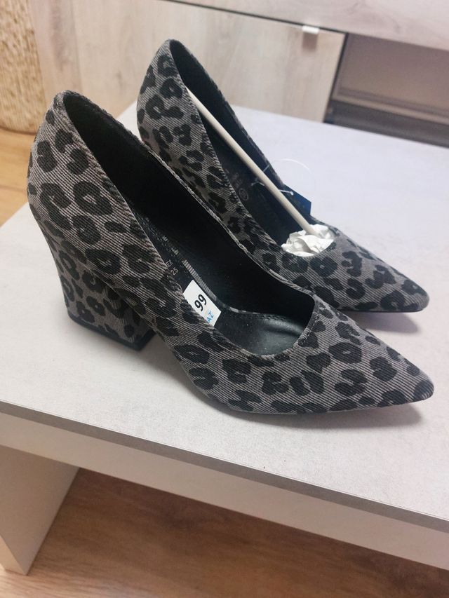 Zapatos leopardo gris nuevos talla 38