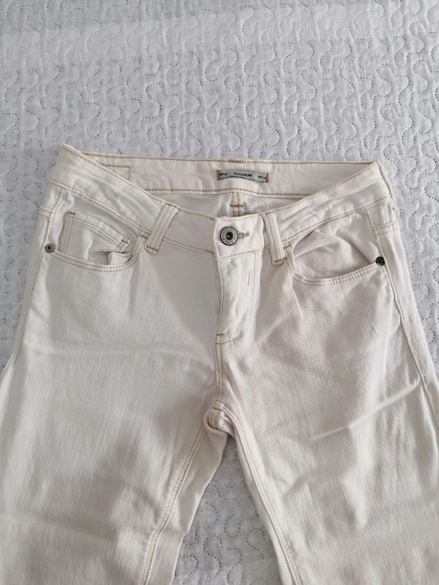 Vaquero Pull&Bear pitillo blanco