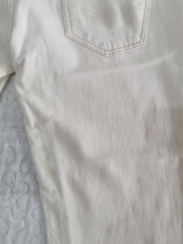 Vaquero Pull&Bear pitillo blanco