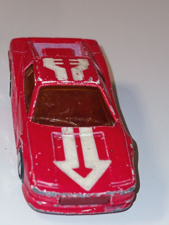 FERRARI TESTAROSSA 1/64 HOTWHEELS 1986