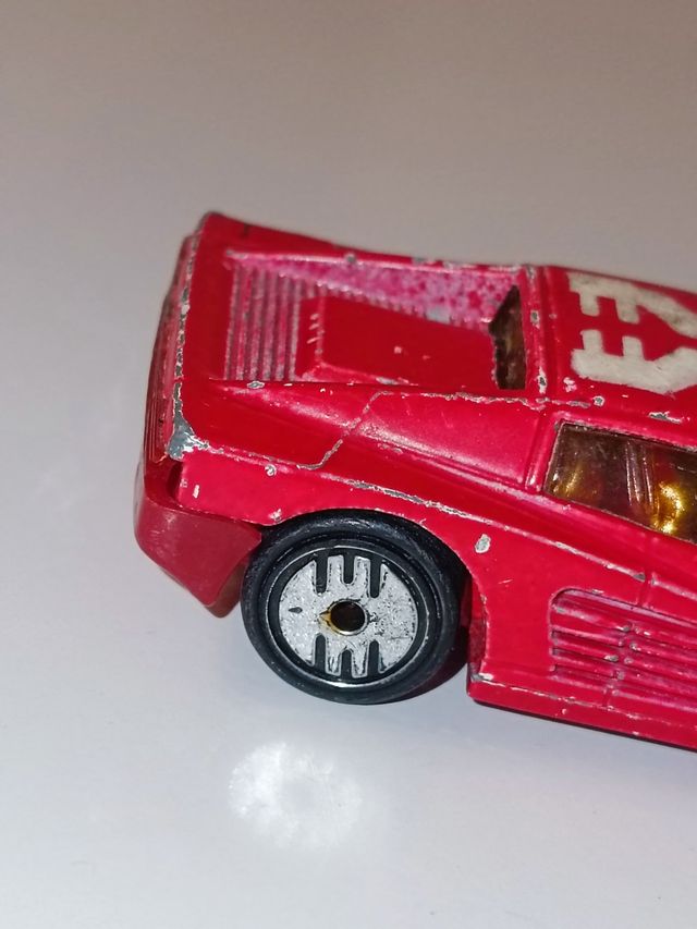 FERRARI TESTAROSSA 1/64 HOTWHEELS 1986