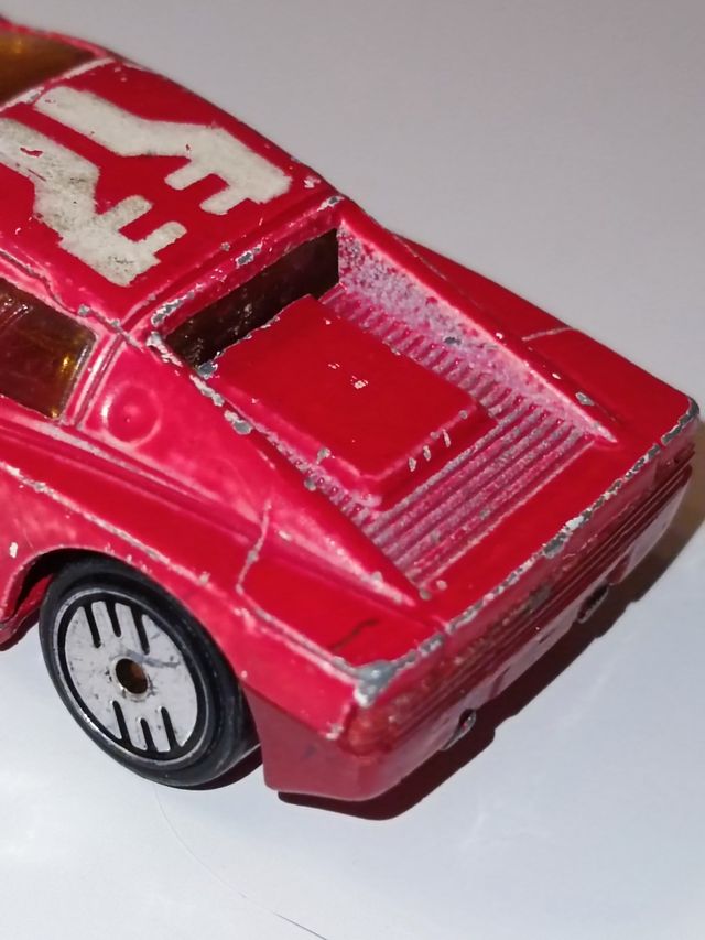 FERRARI TESTAROSSA 1/64 HOTWHEELS 1986