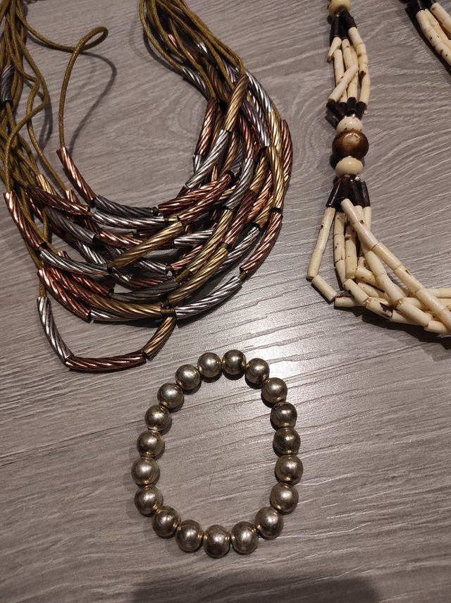 2 collares + regalo