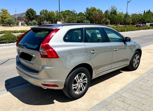 Volvo XC60 D4 SÚMMUM GARANTÍA PREMIUM 12 MESES