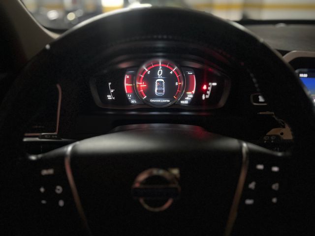 Volvo XC60 D4 SÚMMUM GARANTÍA PREMIUM 12 MESES