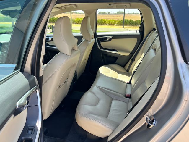 Volvo XC60 D4 SÚMMUM GARANTÍA PREMIUM 12 MESES