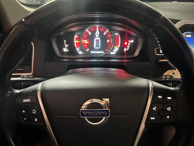 Volvo XC60 D4 SÚMMUM GARANTÍA PREMIUM 12 MESES