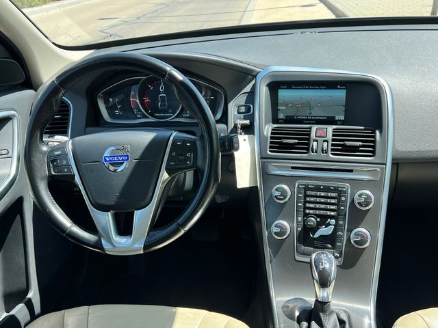 Volvo XC60 D4 SÚMMUM GARANTÍA PREMIUM 12 MESES