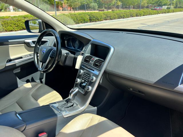 Volvo XC60 D4 SÚMMUM GARANTÍA PREMIUM 12 MESES