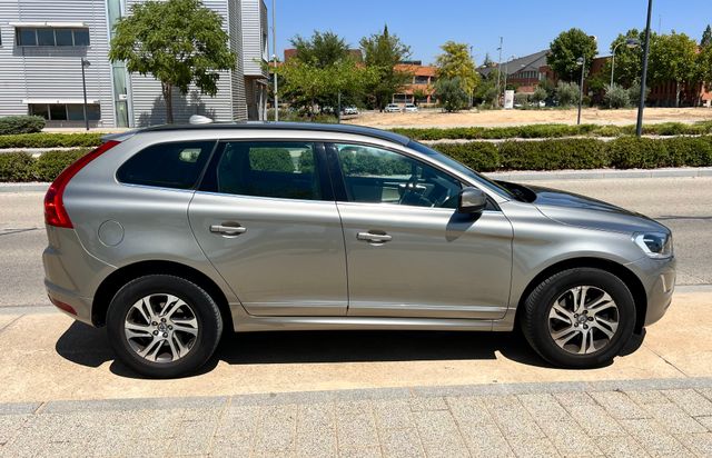 Volvo XC60 D4 SÚMMUM GARANTÍA PREMIUM 12 MESES