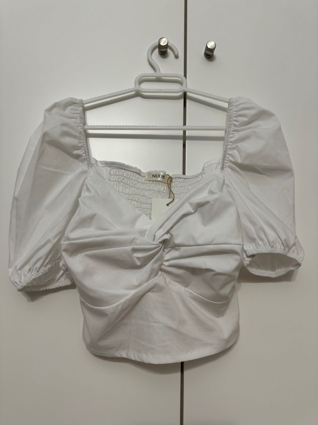 Top de manga corta abullonada