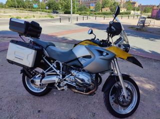 BMW R1200GS.