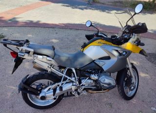 BMW R1200GS.