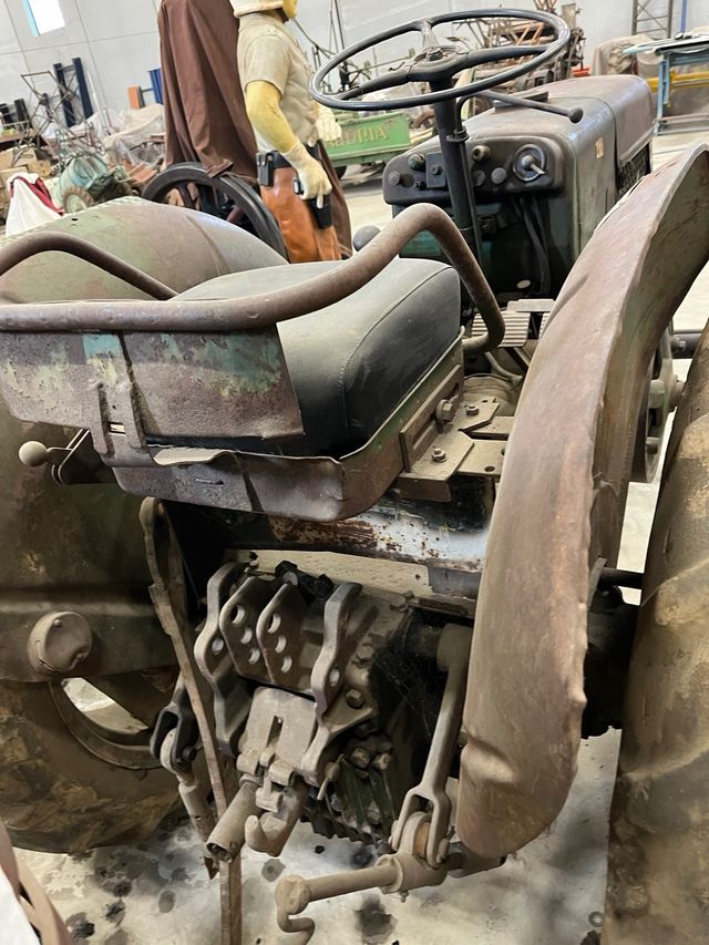 Tractor antiguo SFV 201