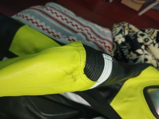 Mono de cuero dos piezas