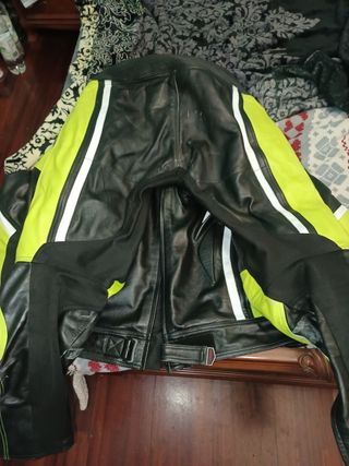 Mono de cuero dos piezas