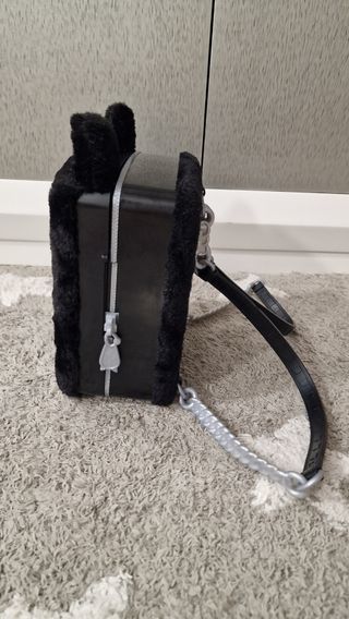 Na, Na, Na Surprise Gato Negro